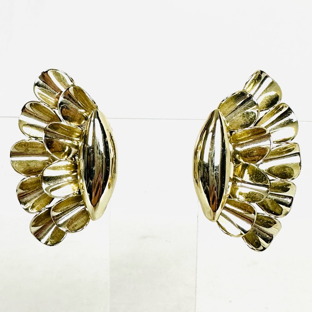 Vintage Unsigned Mid-Century Silver Tone Clip-on Earrings a Wing-like Design